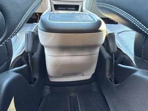 Used 2023 Chrysler Pacifica Limited FWD image 25