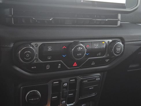 Used 2025 Jeep Wrangler Rubicon image 24