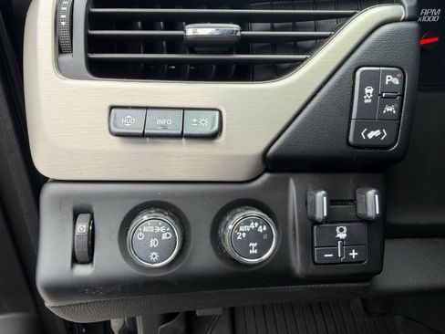 Used 2019 GMC Yukon Denali AWD/4WD image 15