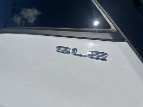 Used 2024 GMC Terrain SLE image 27