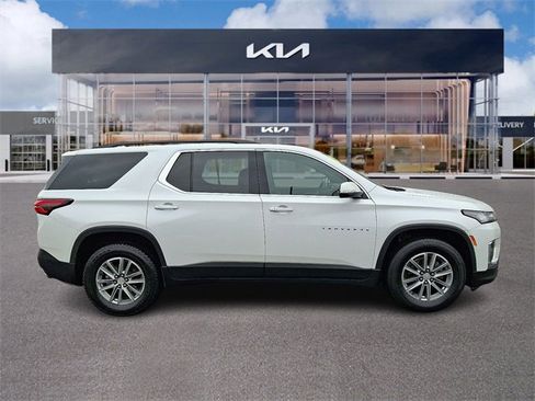 Used 2023 Chevrolet Traverse LT image 7