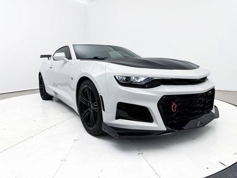 Used 2020 Chevrolet Camaro LT w/ RS Package image 12