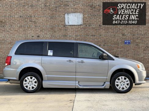 Used 2016 Dodge Grand Caravan SE w/ Quick Order Package 29E SE image 9