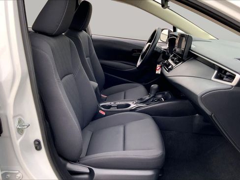 Used 2025 Toyota Corolla LE FWD image 9
