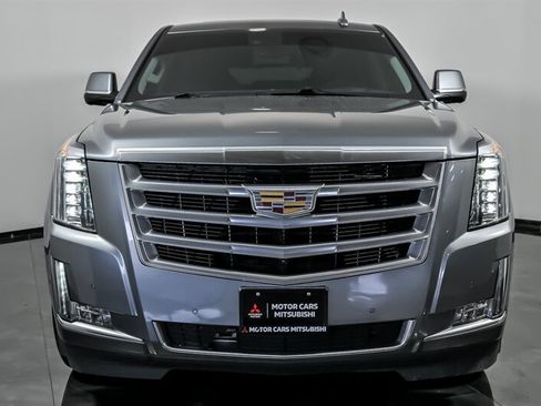 Used 2019 Cadillac Escalade Luxury AWD/4WD image 4