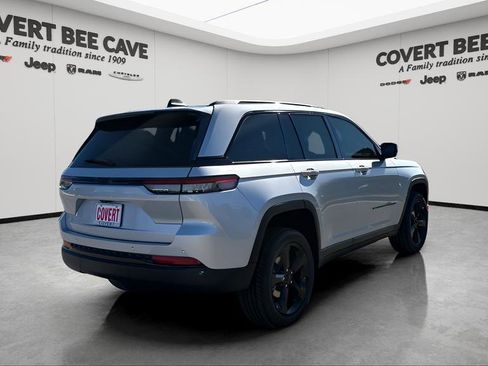 New 2025 Jeep Grand Cherokee Altitude image 9