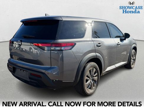 Used 2023 Nissan Pathfinder S image 5