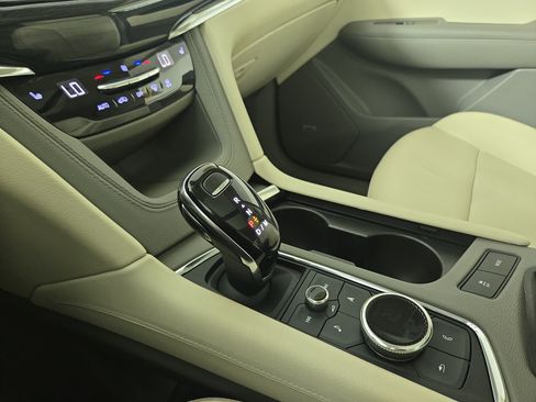Certified 2020 Cadillac XT6 Premium Luxury AWD/4WD image 25