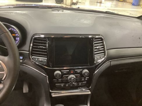 Certified 2020 Jeep Grand Cherokee Limited w/ Luxury Group II image 12