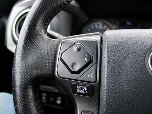 Used 2019 Toyota Tacoma TRD Sport image 14