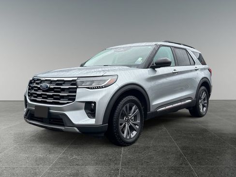 Used 2025 Ford Explorer Active w/ Active Comfort Package AWD/4WD image 4
