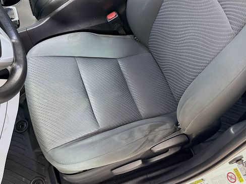 Used 2019 Toyota Highlander LE image 17