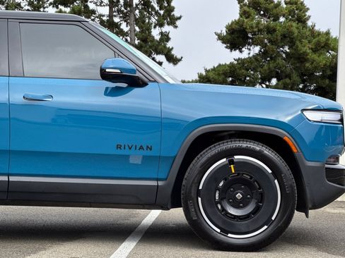 Used 2025 Rivian R1S Adventure AWD/4WD image 37