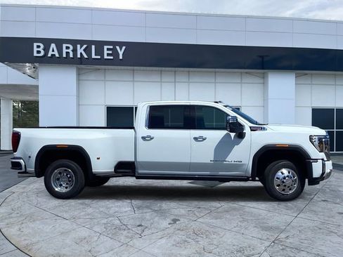 New 2026 GMC Sierra 3500 Denali w/ Denali Reserve Package AWD/4WD image 2