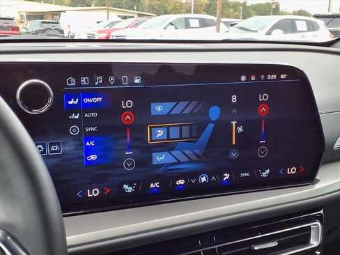 Used 2024 Chevrolet Traverse LT w/ Midnight/Sport Edition image 6