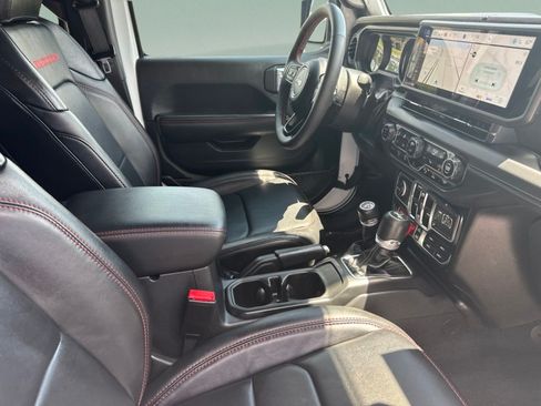 Used 2024 Jeep Wrangler Unlimited Rubicon AWD/4WD image 34