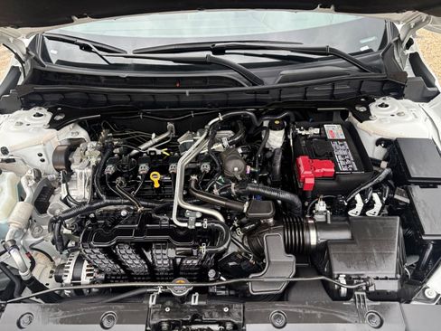 Used 2025 Nissan Altima 2.5 SV FWD image 32