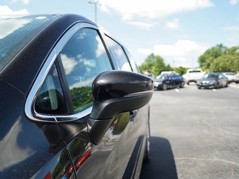 Used 2023 Chrysler Pacifica Touring-L FWD image 22