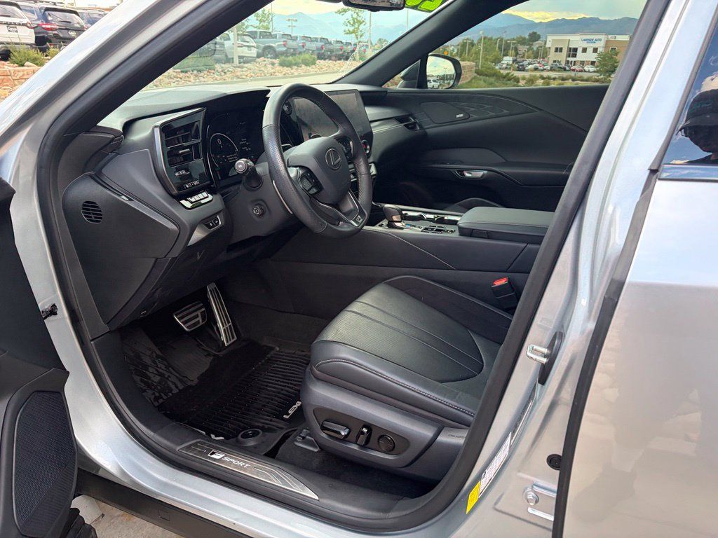 Used 2025 Lexus RX 500h F Sport w/ Convenience Package AWD/4WD image 14
