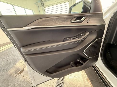 Used 2024 Jeep Grand Cherokee Limited 4xe w/ Luxury Tech Group II image 41