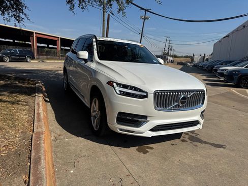 Used 2024 Volvo XC90 B5 Core AWD/4WD image 3