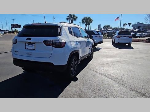 New 2026 Jeep Compass Latitude image 32