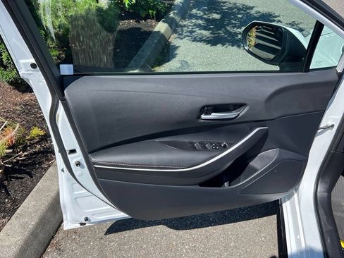 Certified 2025 Toyota Corolla SE w/ SE Premium Package FWD image 11