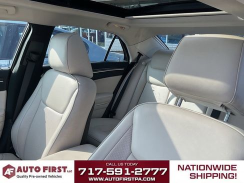 Used 2018 Chrysler 300 Limited RWD image 6