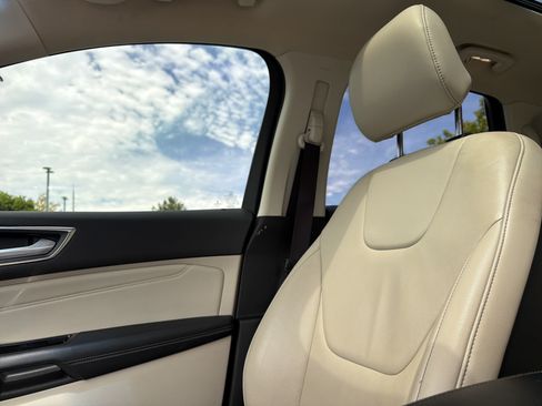 Used 2018 Ford Edge Titanium w/ Technology Package FWD image 26