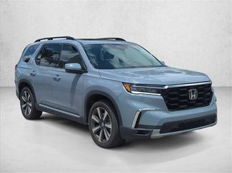 Used 2025 Honda Pilot Touring video 3