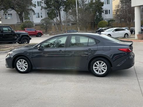 Used 2025 Toyota Camry LE image 3