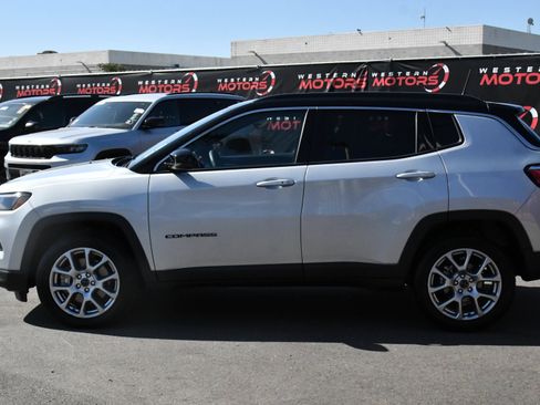 Used 2025 Jeep Compass Limited AWD/4WD image 4