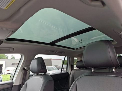 Certified 2024 Volkswagen Tiguan SE w/ Panoramic Sunroof Package AWD/4WD image 18