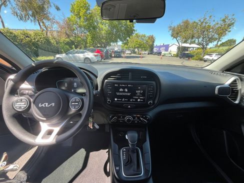 Used 2025 Kia Soul LX w/ LX Technology Package FWD image 31