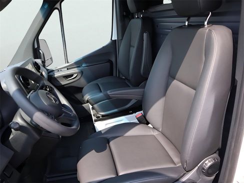 Used 2024 Mercedes-Benz Sprinter 3500 image 21