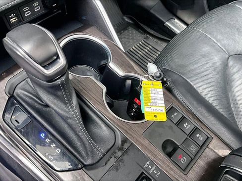 Used 2023 Toyota Highlander Limited image 19