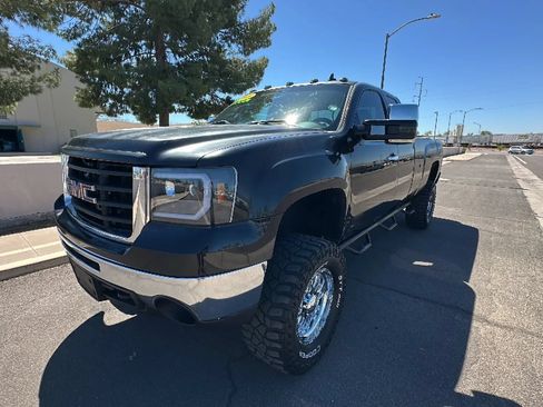 Used 2008 GMC Sierra 2500 SLT w/ Z71 Off-Road Package AWD/4WD image 9