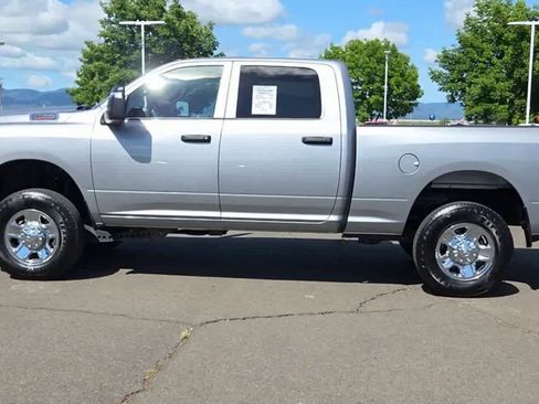 Used 2024 RAM 2500 Tradesman w/ Chrome Appearance Group AWD/4WD image 5