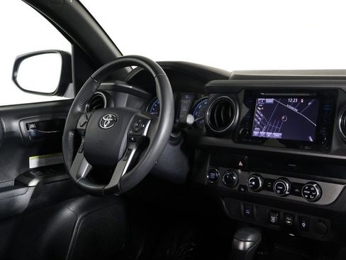 Used 2019 Toyota Tacoma TRD Off-Road image 28