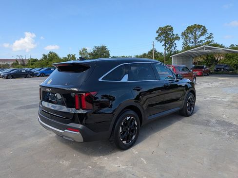 Certified 2025 Kia Sorento S FWD image 8