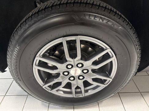 Used 2025 GMC Acadia Elevation image 10