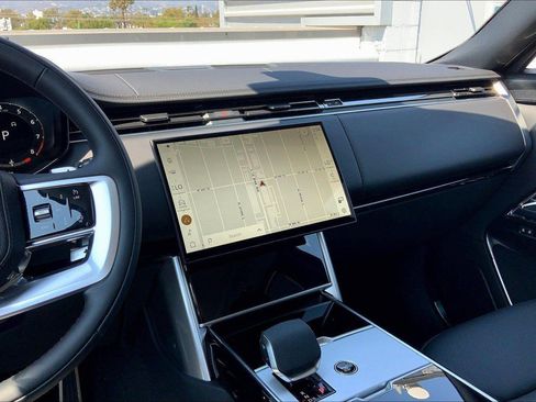 New 2025 Land Rover Range Rover Long Wheelbase SE AWD/4WD image 12