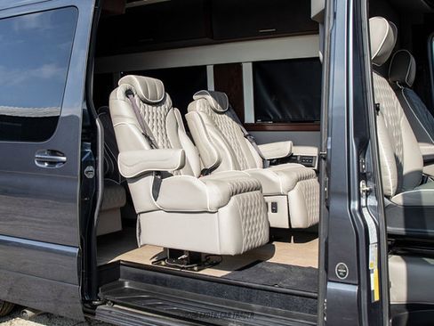 Used 2020 Mercedes-Benz Sprinter 3500 image 24