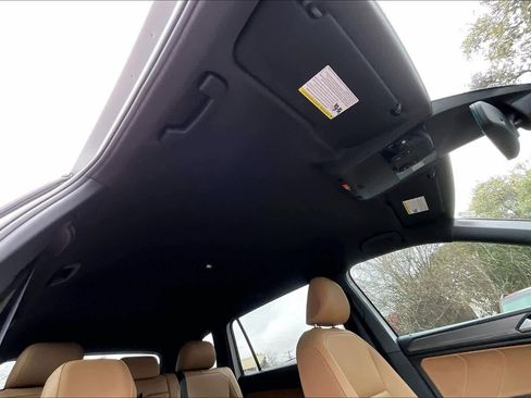 Used 2023 Volkswagen Tiguan SE image 14