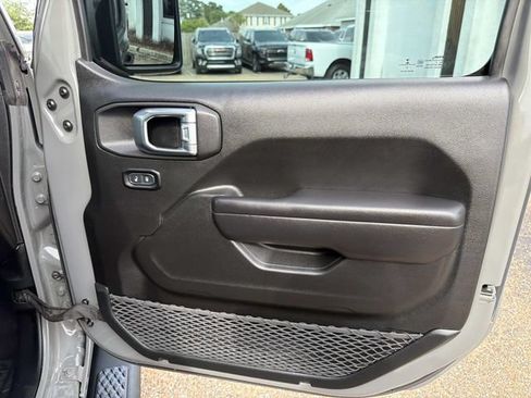 Used 2021 Jeep Gladiator Sport AWD/4WD image 17