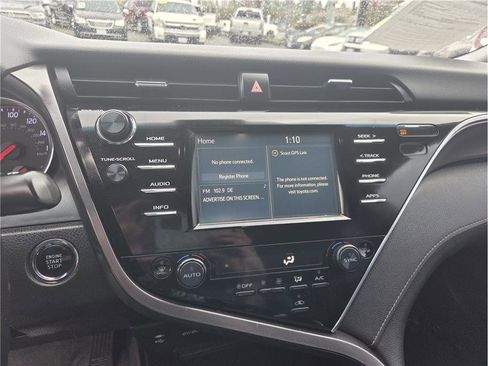 Used 2018 Toyota Camry XSE image 17