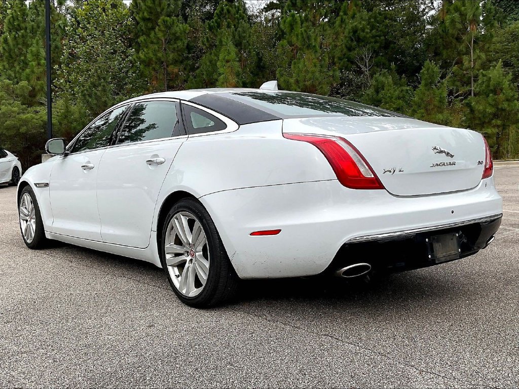 Used 2016 Jaguar XJ L Portfolio RWD image 3