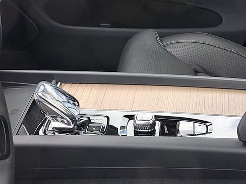 New 2026 Volvo XC60 T8 Ultra w/ Protection Package Premier AWD/4WD image 9