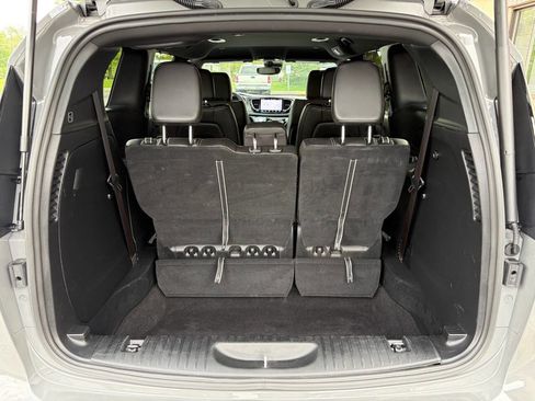 Used 2025 Chrysler Pacifica Select FWD image 14