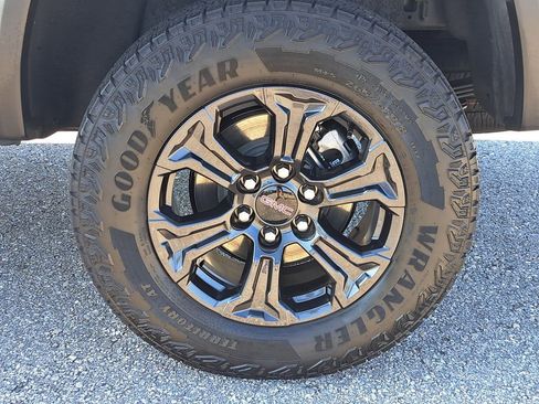 Used 2025 GMC Canyon Elevation image 5